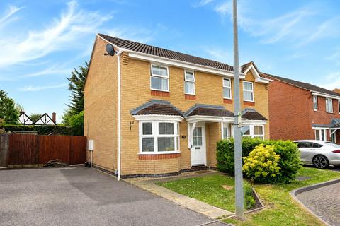 2 bed property, in Longcroft Drive, £325,000