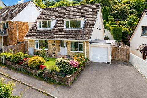 4 bed property, in Knowle Gardens, £450,000