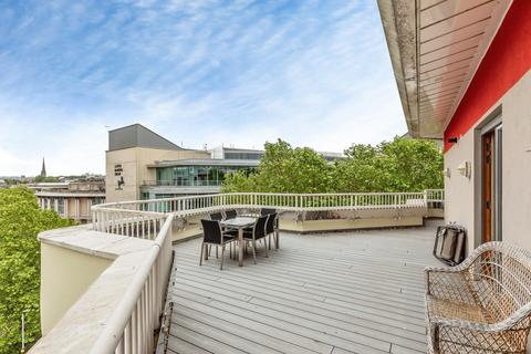 3 bed property, in Hannover Quay, £500,000