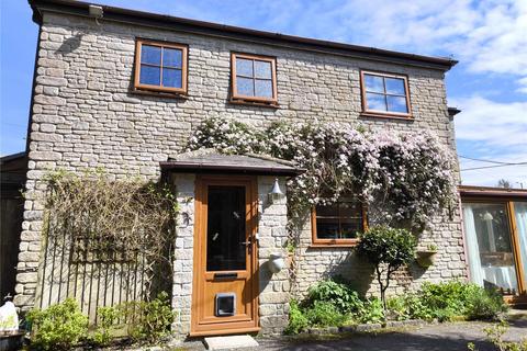 4 bed property, in East Hill, £420,000