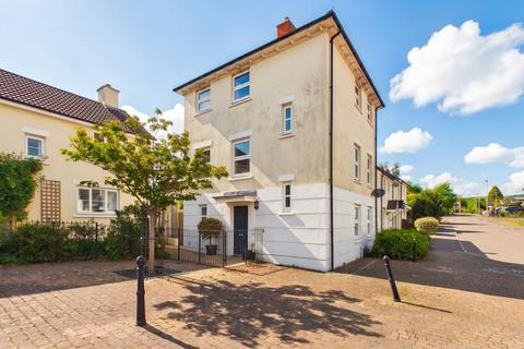 3 bed property, in Saxon Close, £330,000