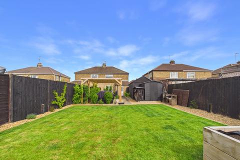 3 bed property, in Oakdale Avenue, £325,000