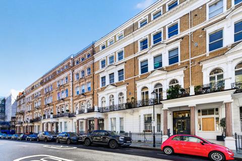 2 bed property, in De Vere Gardens, £1,200,000