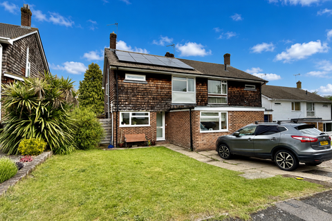 4 bed property, in Chawton Close, £515,000