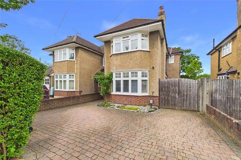 3 bed property, in Woking, £795,000