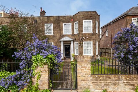 4 bed property, in The Drive, £1,100,000