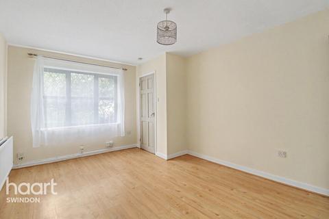 3 bed property, in Catmint Close, £240,000