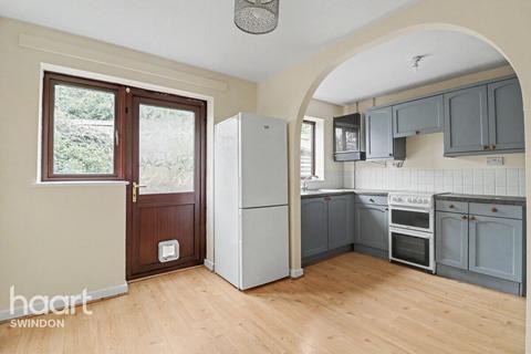 3 bed property, in Catmint Close, £220,000