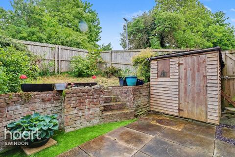 3 bed property, in Catmint Close, £220,000
