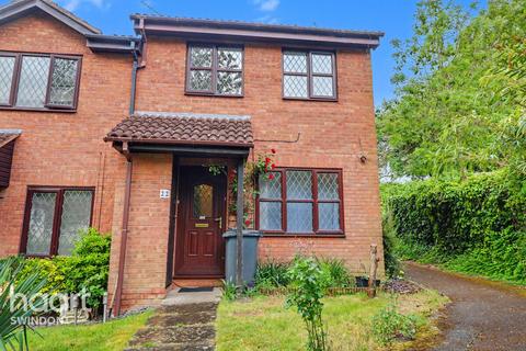 3 bed property, in Catmint Close, £220,000