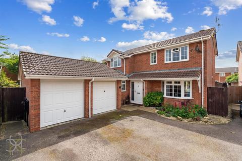 4 bed property, in Lavender Walk, £450,000