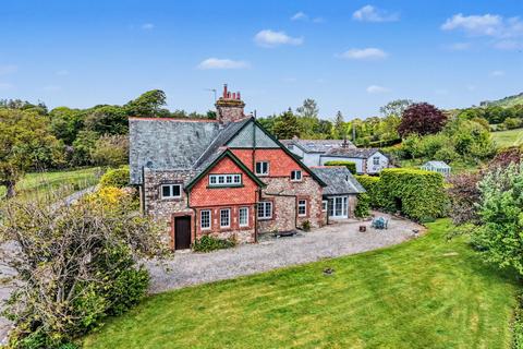 5 bed property, in Irton, £745,000