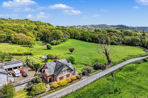 5 bed property, in Irton, £795,000