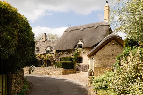3 bed property, in Taynton, £2,350,000