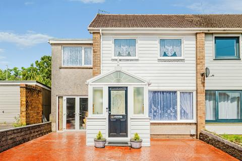 3 bed property, in Willesden Road, £250,000