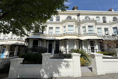 1 bed property, in Sillwood Road, £325,000