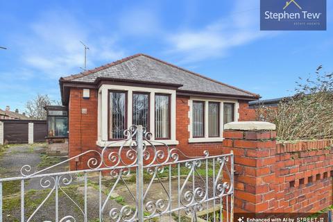 2 bed property, in Cherry Tree Road North, £175,000