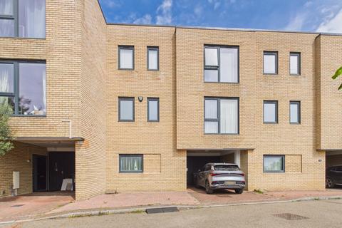 3 bed property, in Southwell Drive, £625,000