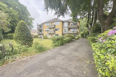2 bed property, in Marlborough Road, £235,000