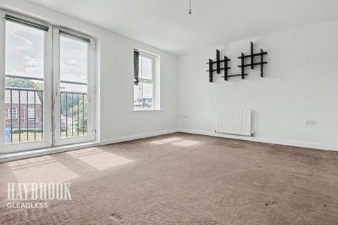 4 bed property, in Quarryfield Road, £260,000