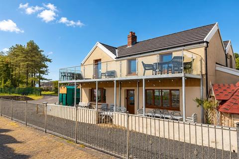 3 bed property, in Water Street To Level Crossing, £550,000