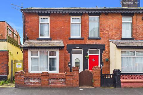 2 bed property, in Stanley Road, £90,000