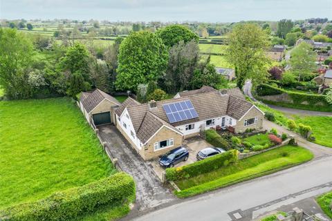 3 bed property, in Ringbeck Road, £435,000