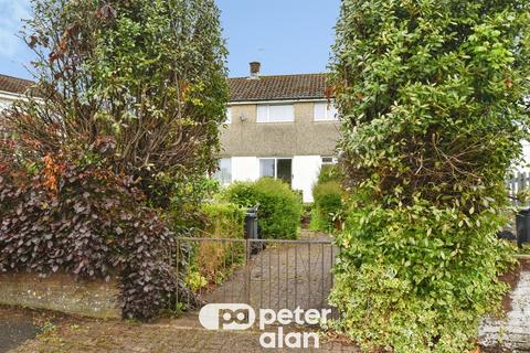 3 bed property, in Trevor Close, £130,000