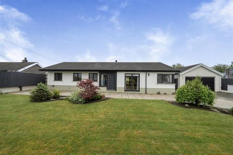 4 bed property, in Bwlchygroes, £395,000