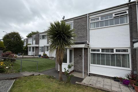 3 bed property, in Cae Berllan, £215,000