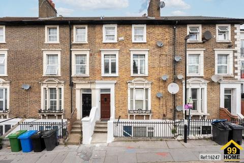 1 bed property, in Montague Road, £190,000