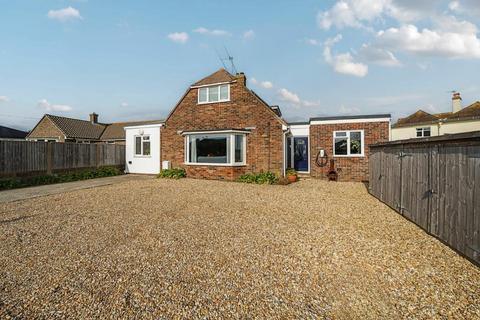 5 bed property, in Grove Road, £545,000