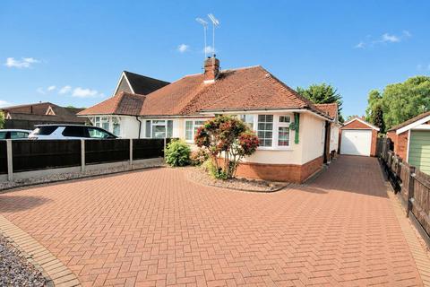 2 bed property, in Laburnum Grove, £365,000