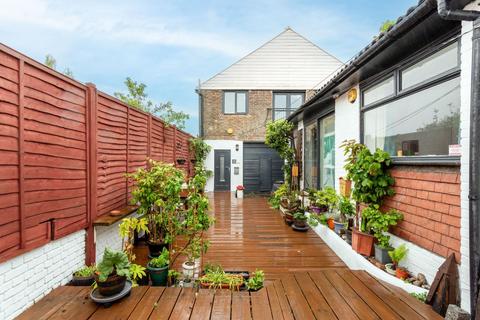 3 bed property, in Hollingbury Road, £750,000