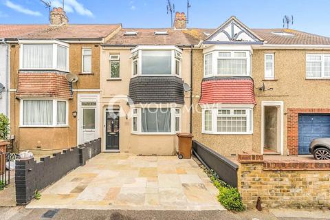 3 bed property, in The Chase, £350,000