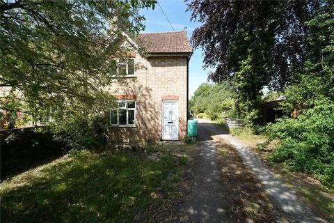 2 bed property, in Newmarket Road, £300,000