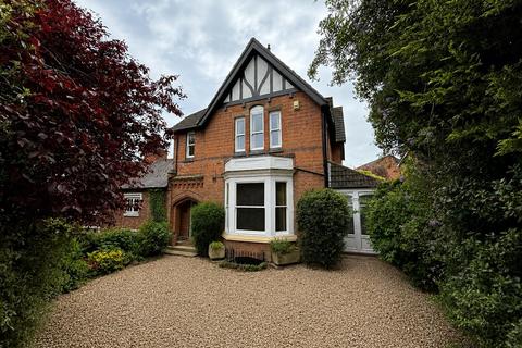 4 bed property, in Lutterworth Road, £599,999