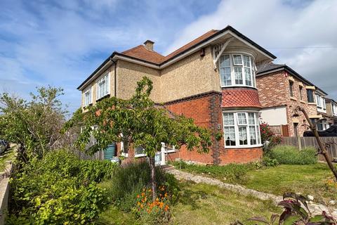 4 bed property, in Privett Road, £499,995