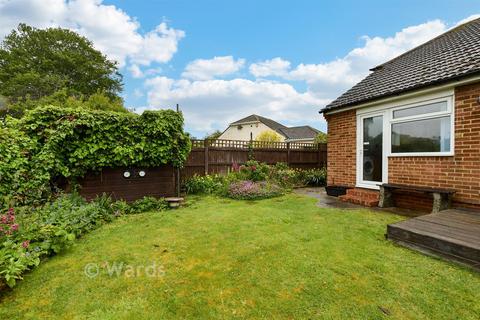 2 bed property, in Marlborough Close, £300,000