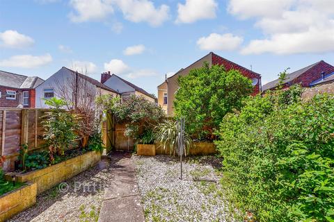 3 bed property, in Newcomen Road, £229,000