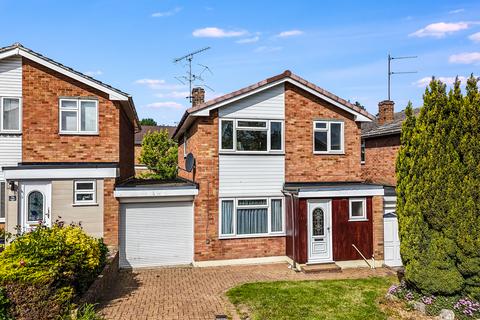 4 bed property, in Longmead Avenue, £450,000