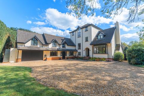6 bed property, in Wrexham LL13, £1,000,000