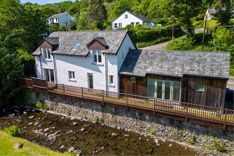 3 bed property, in Rakefoot, £550,000