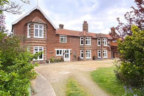 5 bed property, in Cromer Road, £650,000