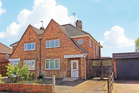 3 bed property, in Carlton Drive, £220,000