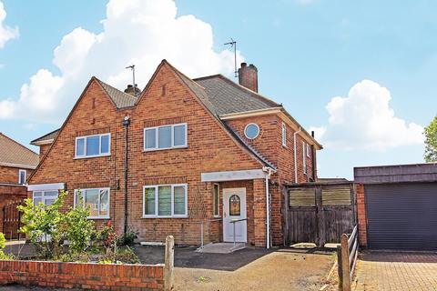 3 bed property, in Carlton Drive, £220,000