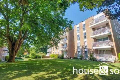 2 bed property, in Meyrick Court, £200,000