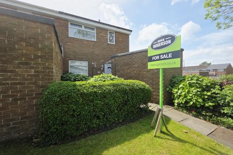 3 bed property, in Buxton Close, £140,000