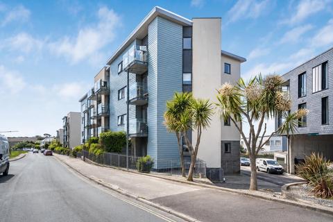 2 bed property, in Pentire Crescent, £270,000