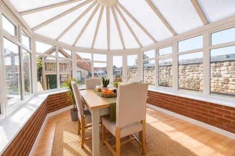 3 bed property, in Perrys Lane, £350,000